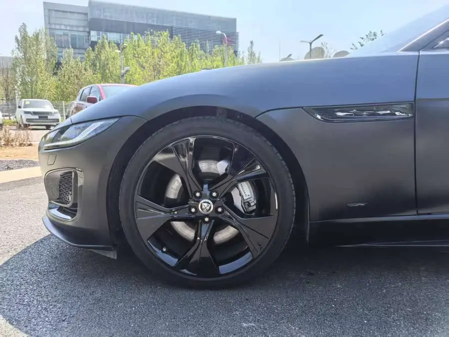 Jaguar F-TYPE 2024 P300 75th Anniversary Collector's Hardtop Edition