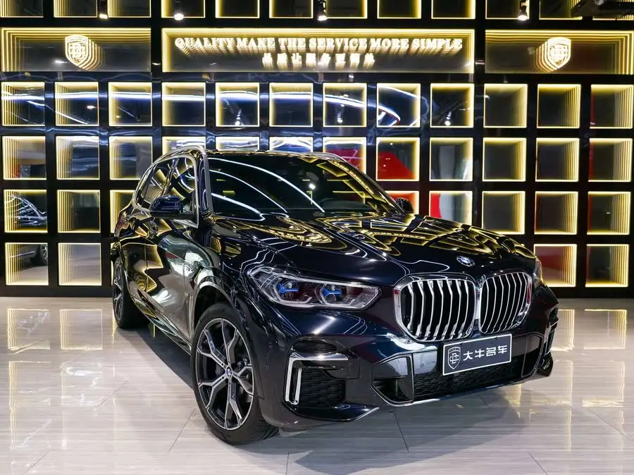 بي إم دبليو X5 2022 الطراز المعدل xDrive 40Li حزمة M الرياضية
