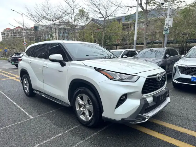 Highlander 2023 2.5L Smart Hybrid Dual Engine FWD Elite Version 7-Seater