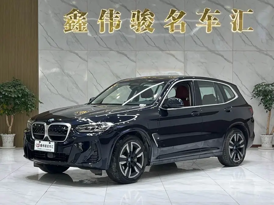 بي إم دبليو iX3 2024 طراز رائد