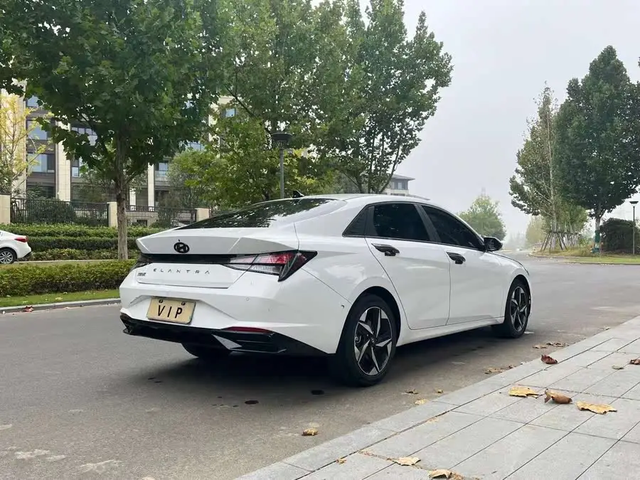 إلنترا 2021 1.5 لتر CVT LUX النسخة الممتازة