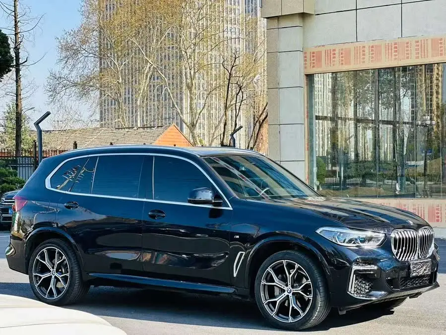 بي إم دبليو X5 2022 xDrive 40Li حزمة M الرياضية الحصرية