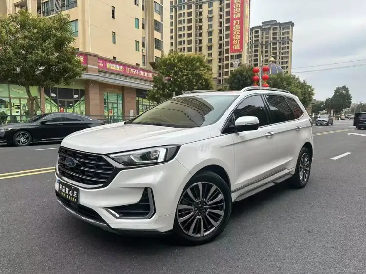 2021 Ford Edge PLUS EcoBoost 245 Two-Wheel Drive Luxury Version 7-Seater