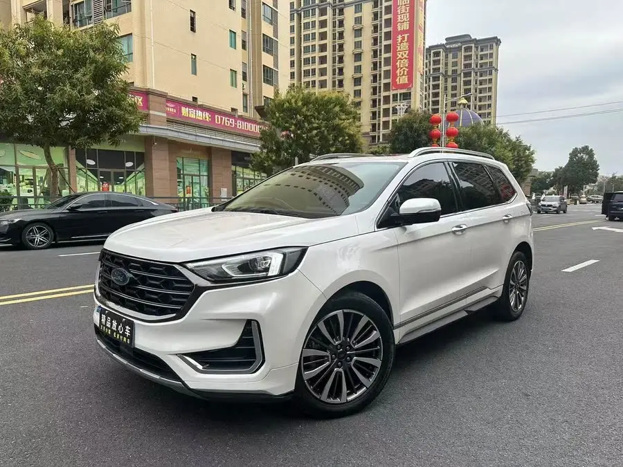 2021 Ford Edge PLUS EcoBoost 245 Two-Wheel Drive Luxury Version 7-Seater