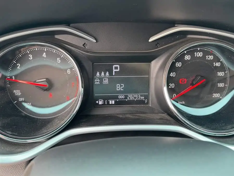 2021 شيفروليه كافاليير 325T أوتوماتيكي إصدار إنجويد