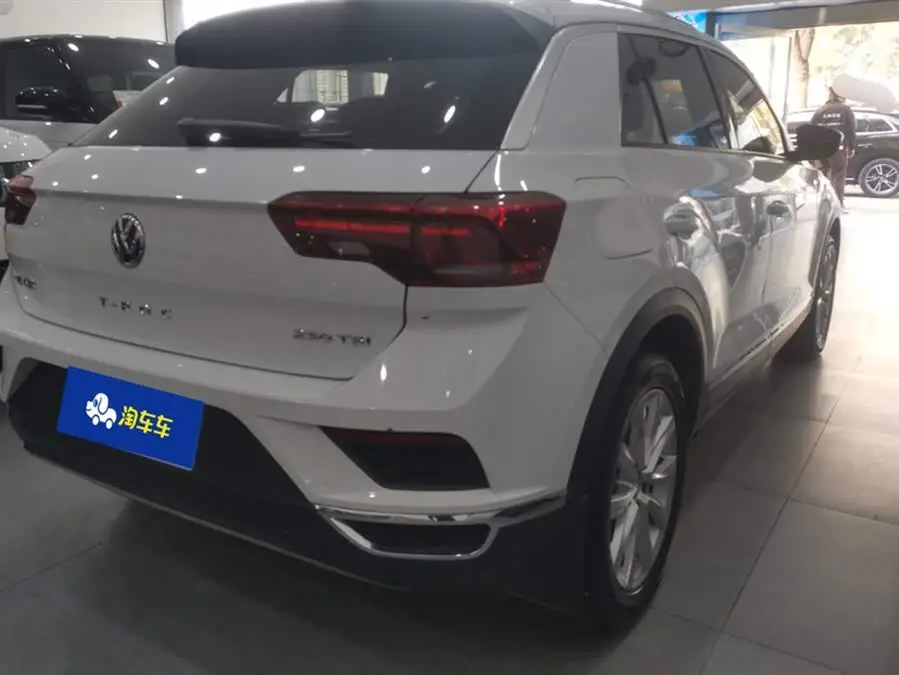 T-ROC 2020 230TSI DSG النموذج التقدمي للدفع الأمامي