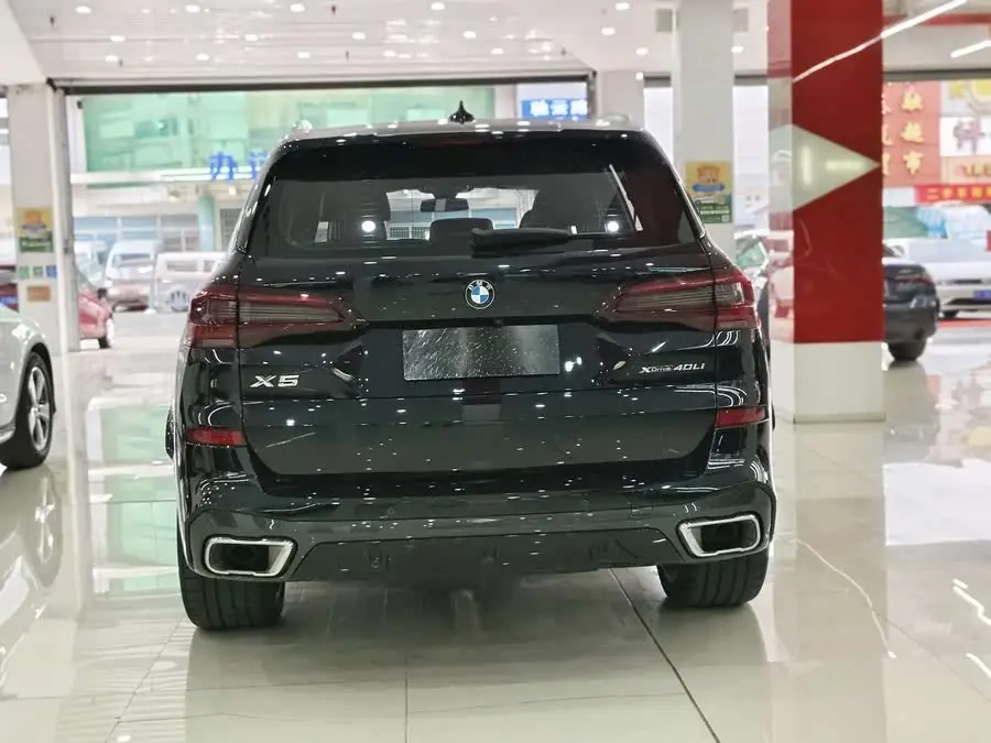 بي إم دبليو X5 2022 xDrive 40Li حزمة رياضية M