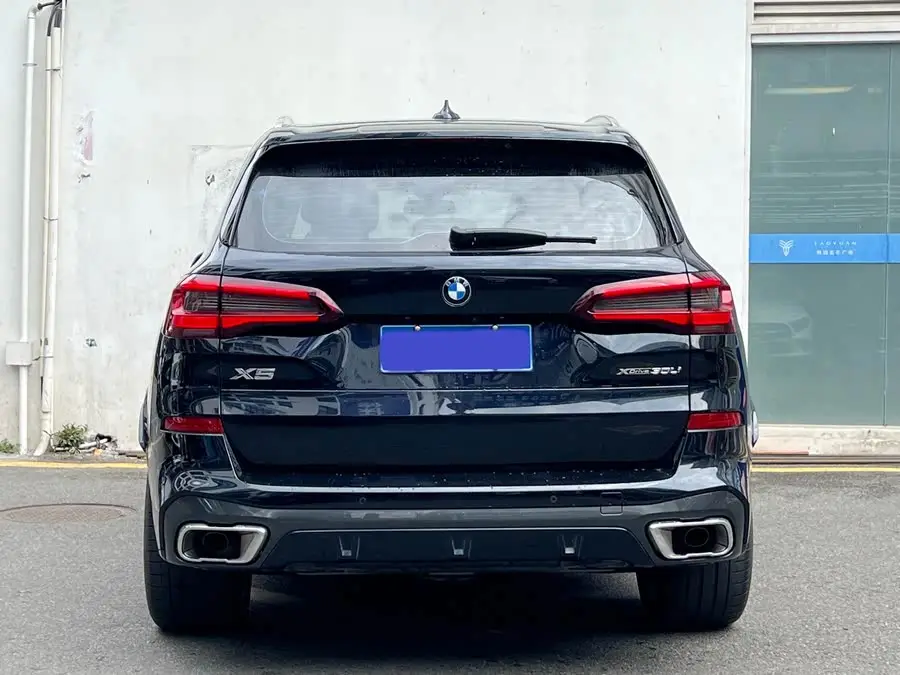 بي إم دبليو X5 2022 طراز معدل xDrive 30Li مجموعة M الرياضية