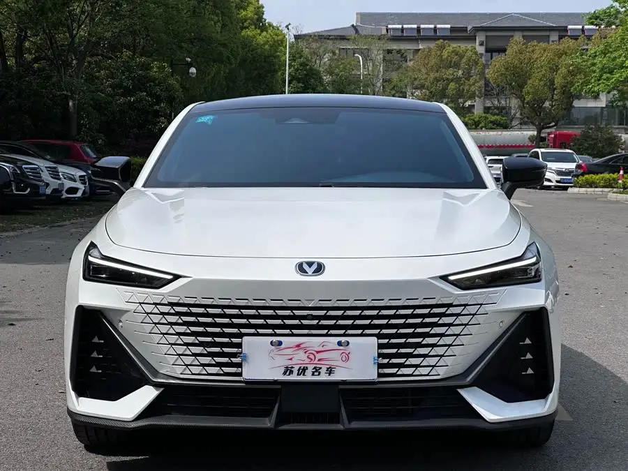 Changan UNI-V 2022 1.5T Smart Navigation Edition