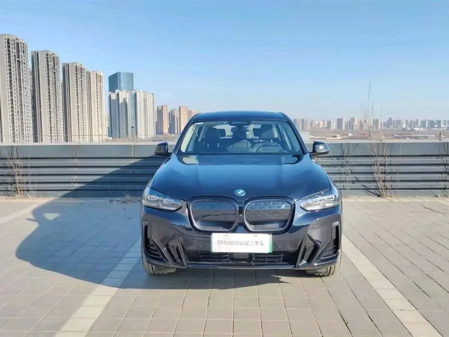 بي إم دبليو iX3 2023 إصدار رائد