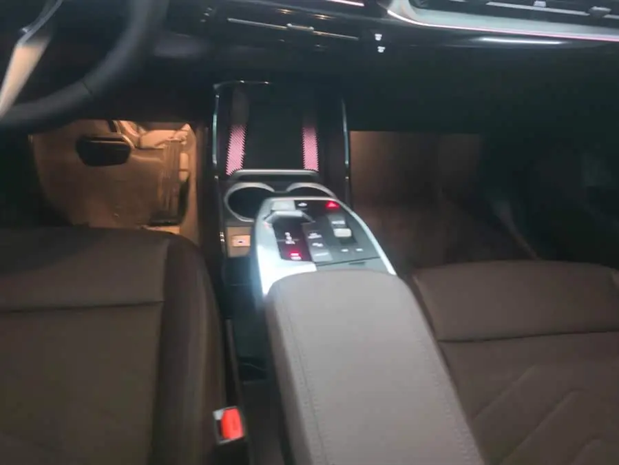 بي إم دبليو X1 2023 sDrive25Li حزمة تصميم X