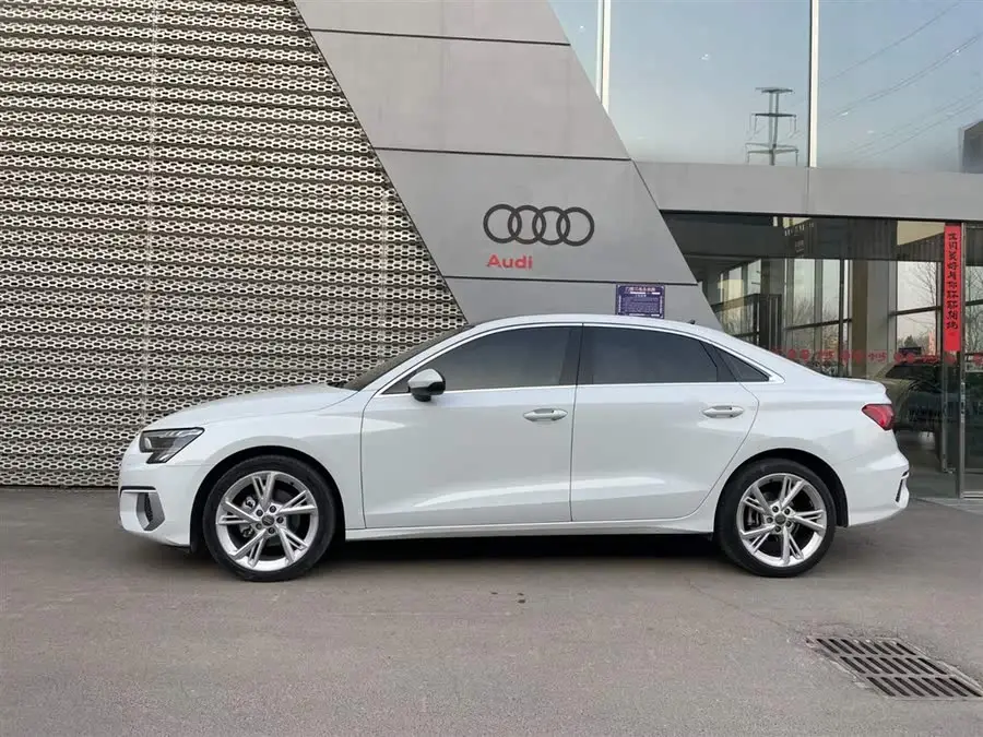 أودي A3 2021 طراز A3L ليموزين 35 TFSI أنيقة وعصرية