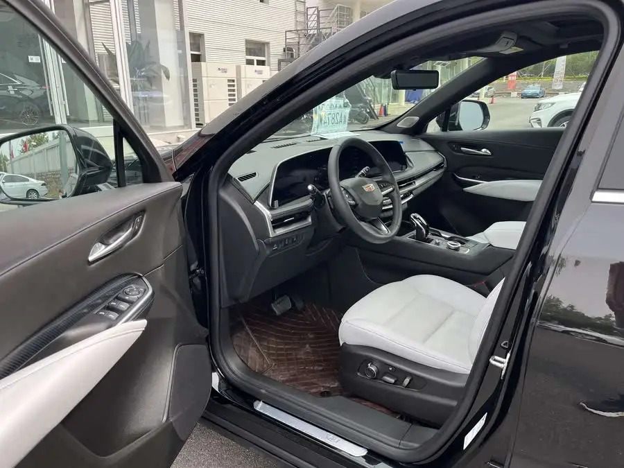 Cadillac XT4 2024 28T FWD Premium