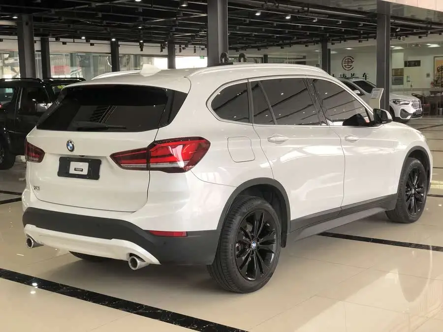 بي إم دبليو X1 موديل 2021 التحديث sDrive20Li إصدار الموضة