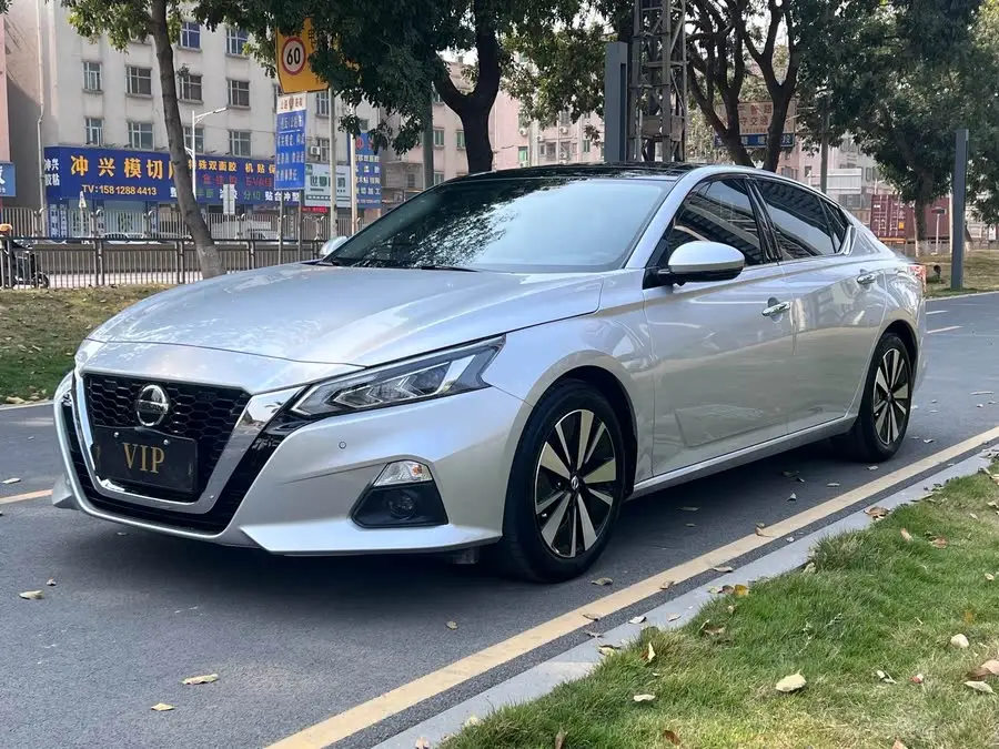 تيانا 2020 2.0T XL Upper AD1 إصدار الملاحة الذكية