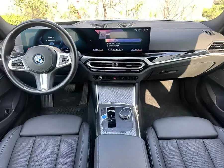 بي إم دبليو i3 2024 eDrive 35 L