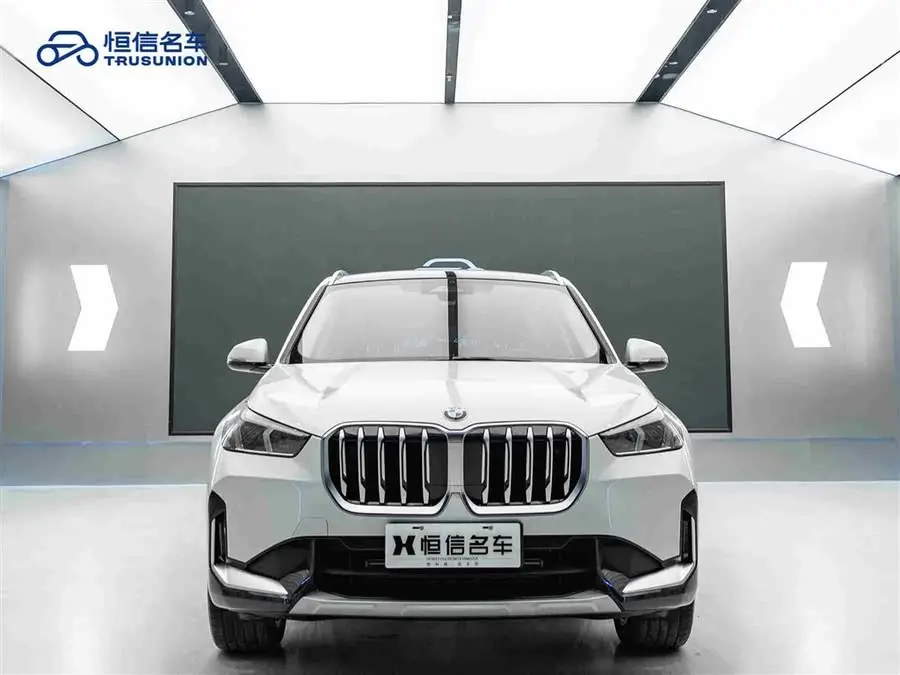 بي إم دبليو X1 2023 sDrive25Li حزمة تصميم X