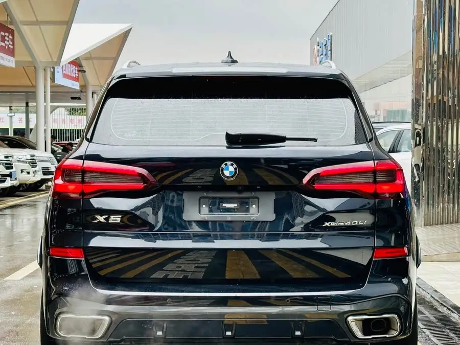 بي إم دبليو X5 2022 طراز مُحدَّث xDrive 40Li حزمة رياضية M