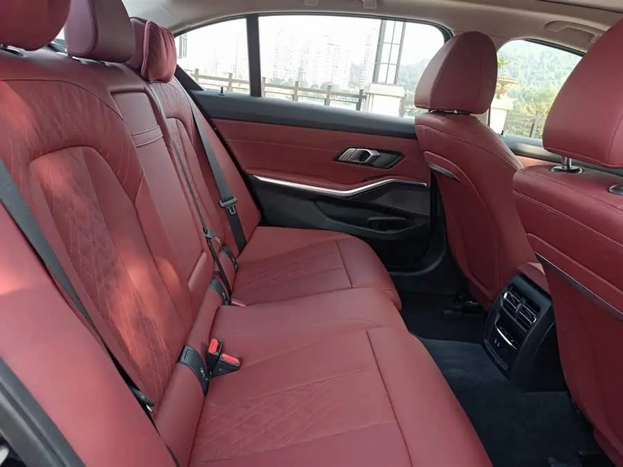 بي إم دبليو i3 2024 طراز eDrive 40 L مجموعة الليل