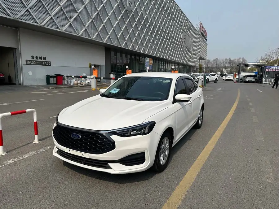 Ford Focus 2021 1.5L Automatic Golden Edition