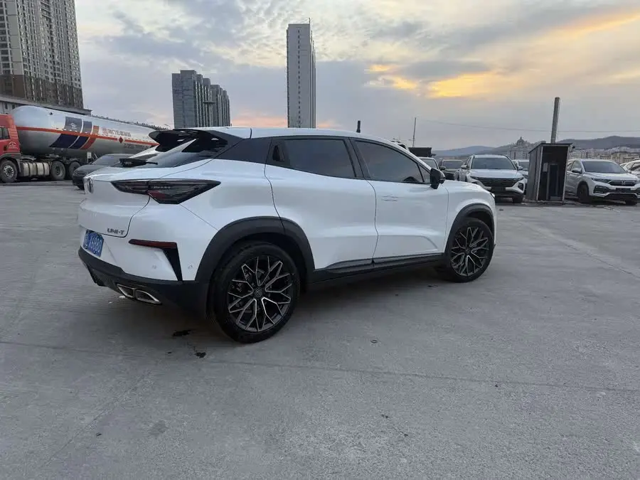 شانجان UNI-T 2022 1.5T الطراز الرائد