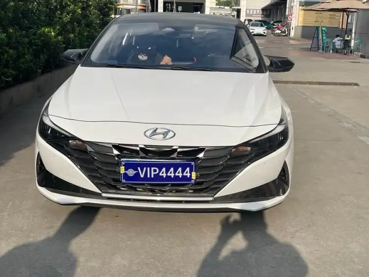 Elantra 2022 1.5L CVT LUX Premium Edition