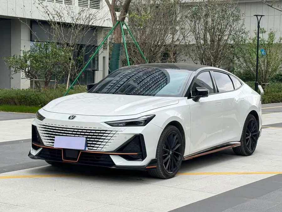 شانغهاي UNI-V 2023 1.5T نسخة رياضية