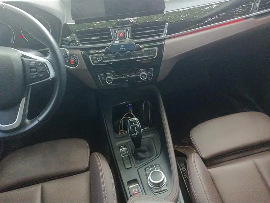 بي إم دبليو X1 2020 sDrive25Li النسخة الرائدة