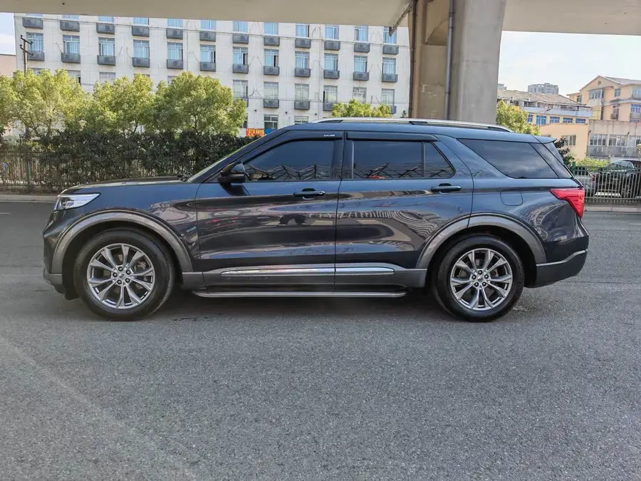 مستكشف 2020 EcoBoost 285 النسخة الرياضية للدفع الخلفي 6 مقاعد