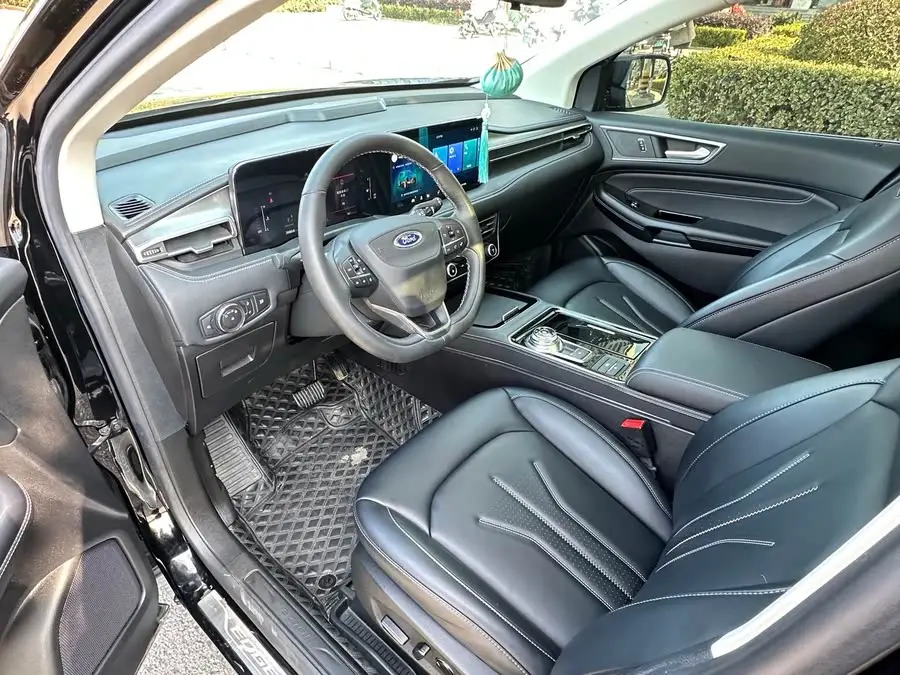 2022 Ford Edge PLUS EcoBoost 245 AWD Platinum 7-seater