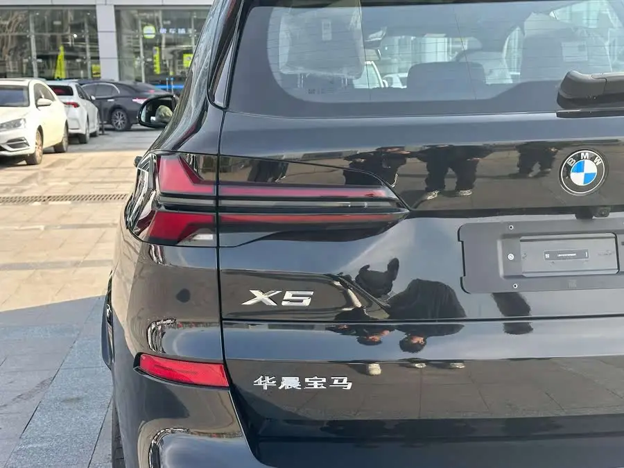 BMW X5 2023 xDrive 40Li M Sport Blackout Package