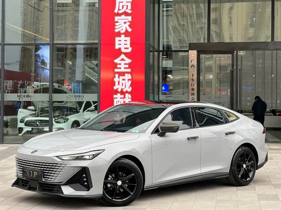 شانجان UNI-V 2022 1.5T الفاخرة