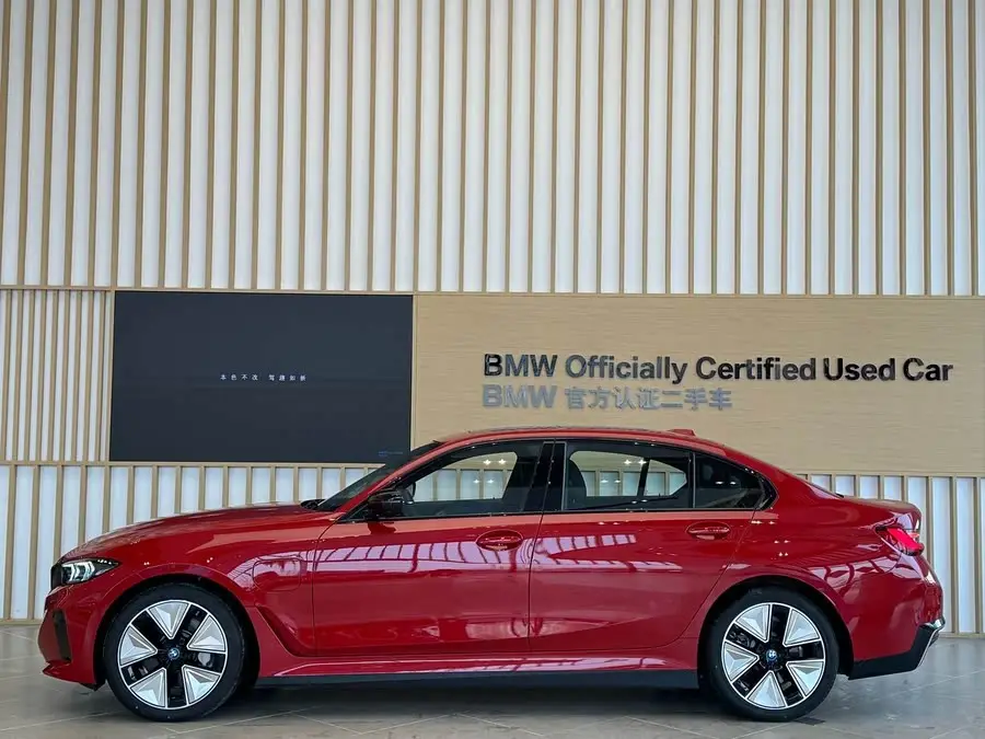 بي إم دبليو i3 2023 eDrive 40 L حزمة الرياضة الليلية