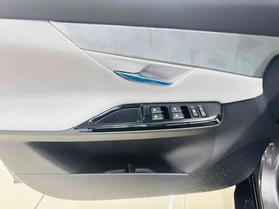 شانجان UNI-T 2023 الطراز الثاني 1.5T الفاخر