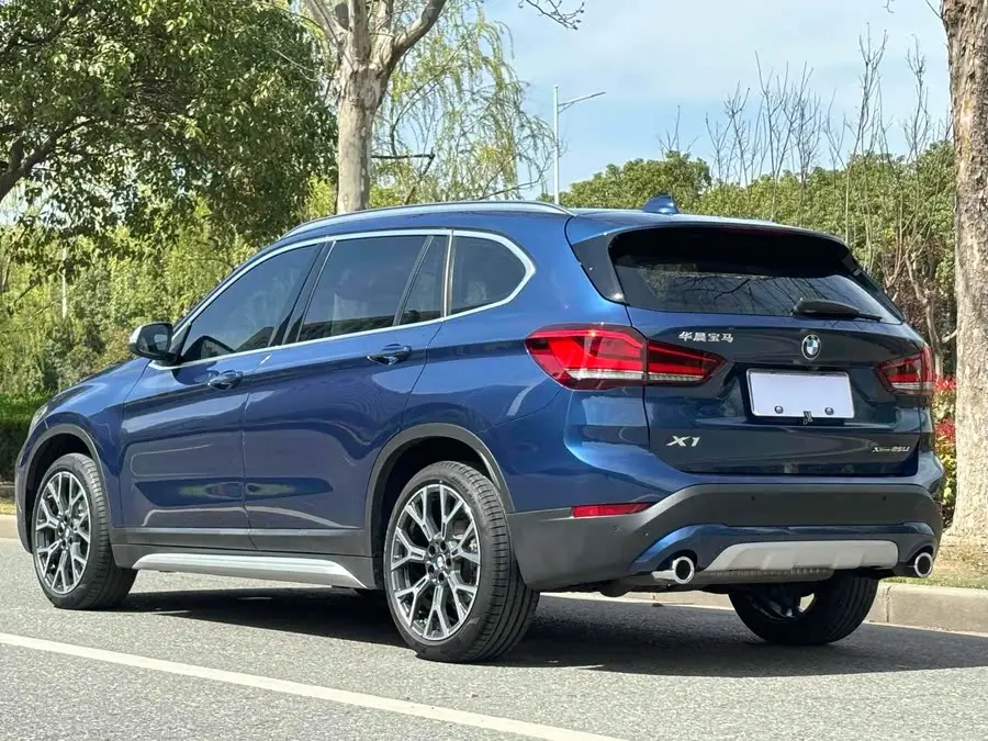 بي إم دبليو X1 2022 xDrive25Li فئة متميزة