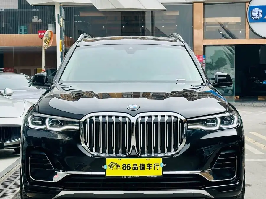 بي إم دبليو X7 2021 موديل مُحسَّن xDrive40i حزمة فاخرة