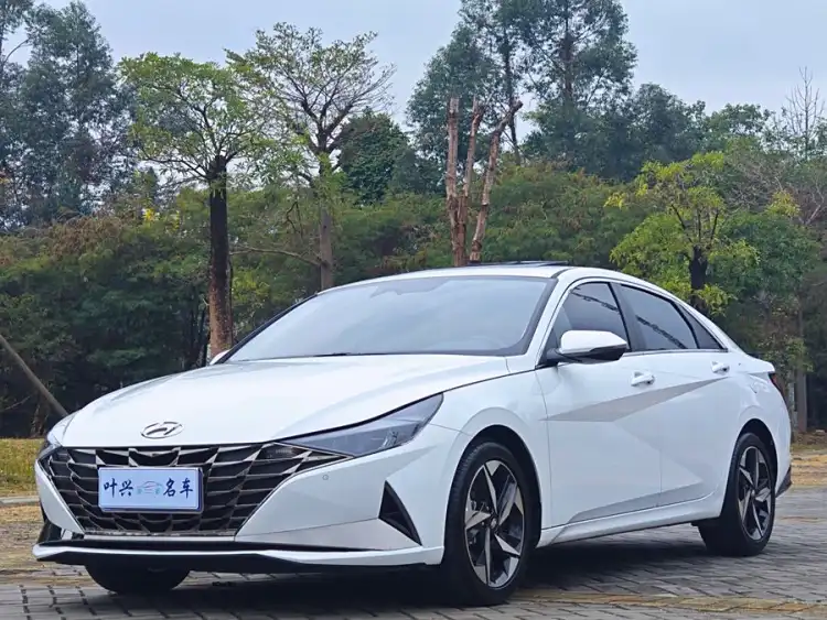 Elantra 2023 1.5L CVT LUX Premium Edition