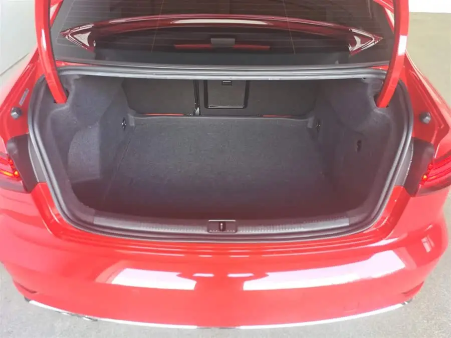 أودي A3 2020 طراز معدّل ليموزين 35 TFSI مستوى دخول وطني VI