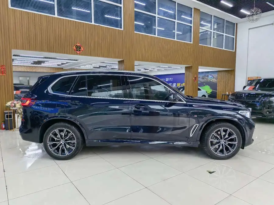 بي إم دبليو X5 طراز 2022 إعادة تصميم xDrive 30Li حزمة M الرياضية