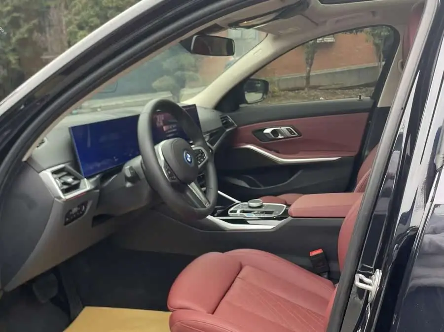 بي إم دبليو i3 2022 ايدرايف 35 L