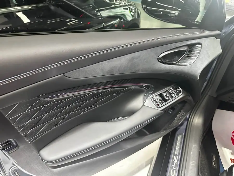 ختم 2023 إصدار البطل نسخة الأداء 700 كم