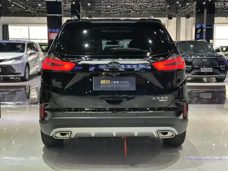 2021 Ford Edge PLUS EcoBoost 245 Two-Wheel Drive Platinum 5-Seater