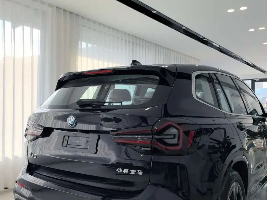 BMW iX3 2024 Leading Model