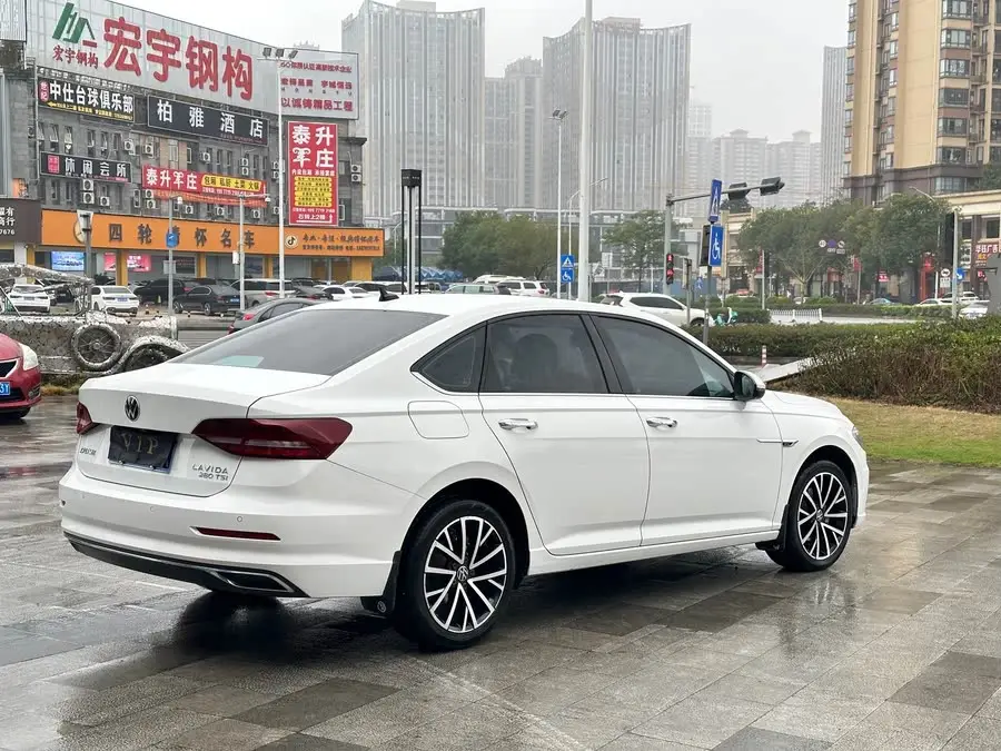 لافيدا 2022 280TSI DSG الفاخرة