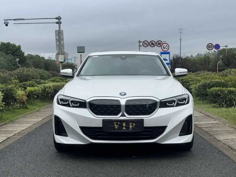 بي إم دبليو i3 2024 eDrive 35 L