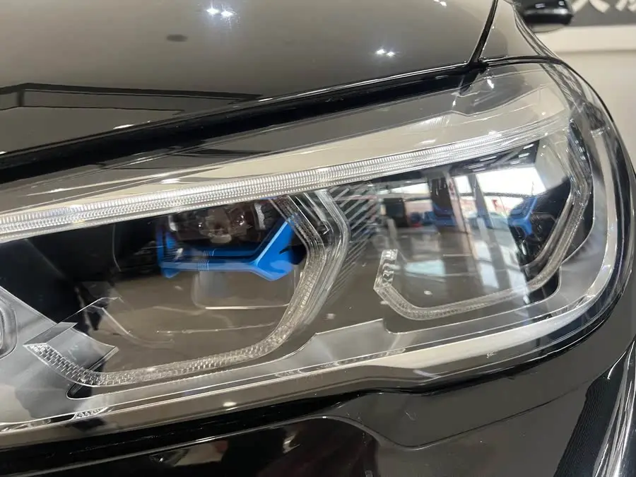 بي إم دبليو X5 2022 نسخة محدثة xDrive 40Li حزمة رياضية M