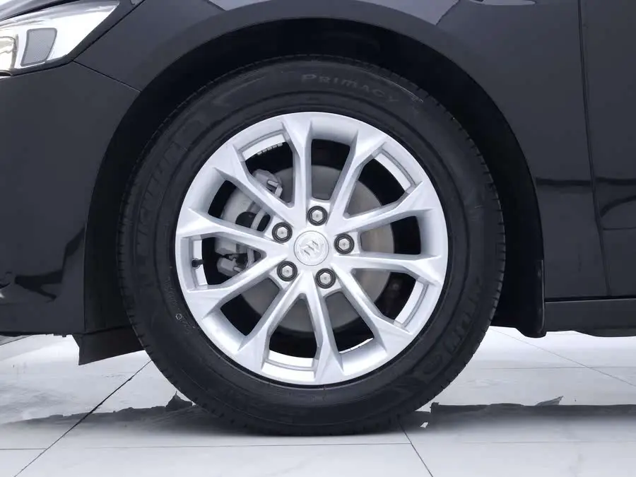 بيوك لاكروس 2021 552T الفاخرة