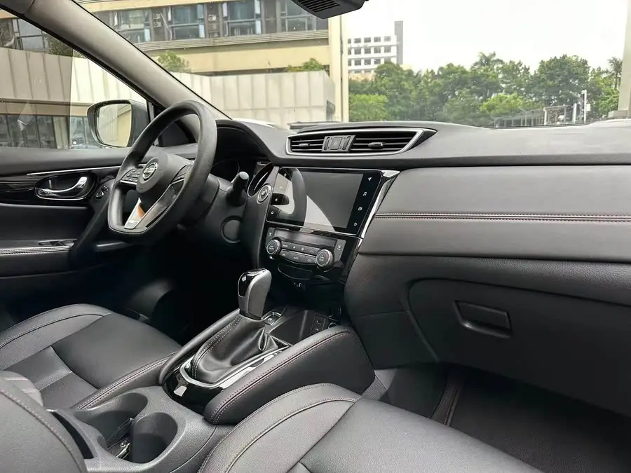 2022 نيسان قشقاي 2.0 لتر CVT XV النسخة الذكية