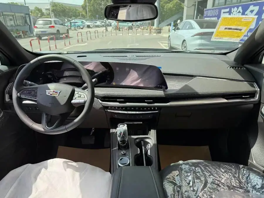 Cadillac XT4 2024 28T FWD Luxury