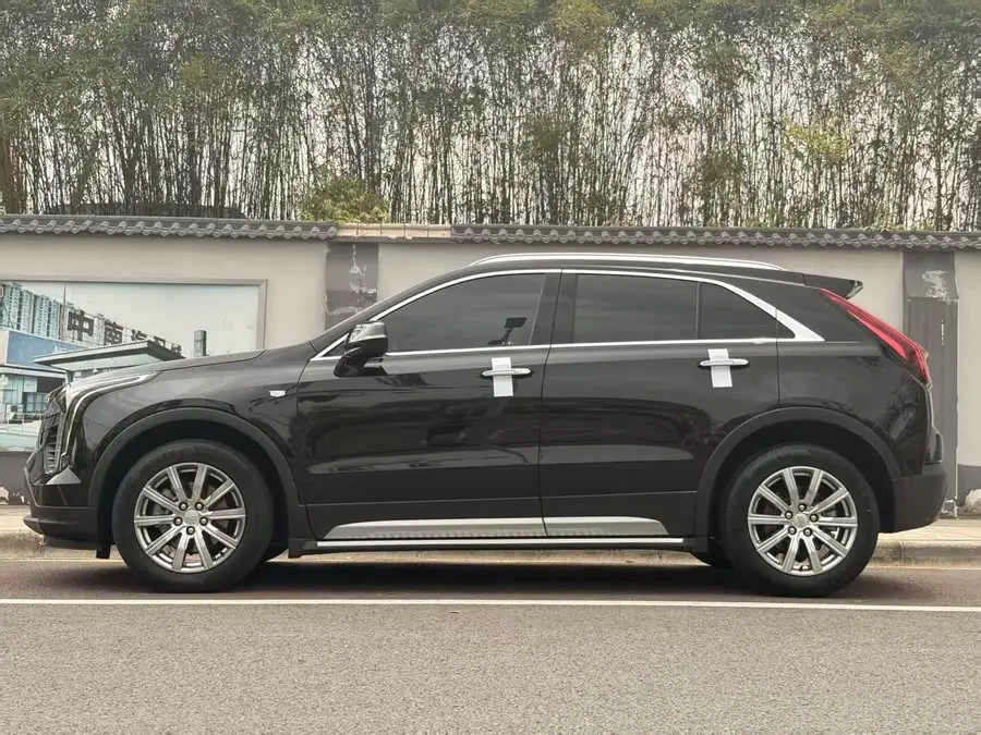 كاديلاك XT4 2021 28T دفع أمامي متميز